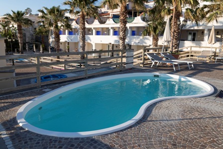 la piscina calda con idromassaggio dell'hotel baia delle sirene, forio isola d'ischia, casthotels group, cava dell'isola ischia, cava dell'isola forio, ciro castiglione ischia