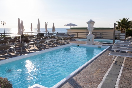 la piscina esterna principale dell'hotel baia delle sirene, forio isola d'ischia, casthotels group, cava dell'isola ischia, cava dell'isola forio, ciro castiglione ischia