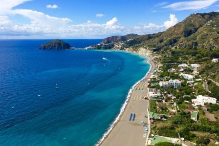 la spiaggia dei maronti a barano isola d'ischia