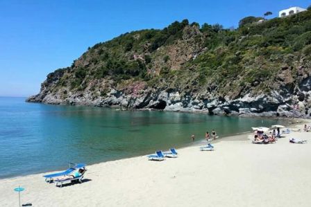 la spiaggia di san francesco a forio isola d'ischia