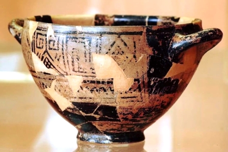 la Coppa di Nestore custodita nel museo di Santa Restituta a Lacco Ameno isola d'ischia